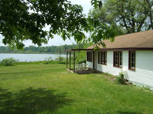 04 - Shade in front of cottage