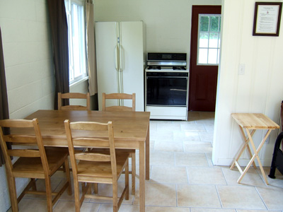 05 - Dining area and kitchen